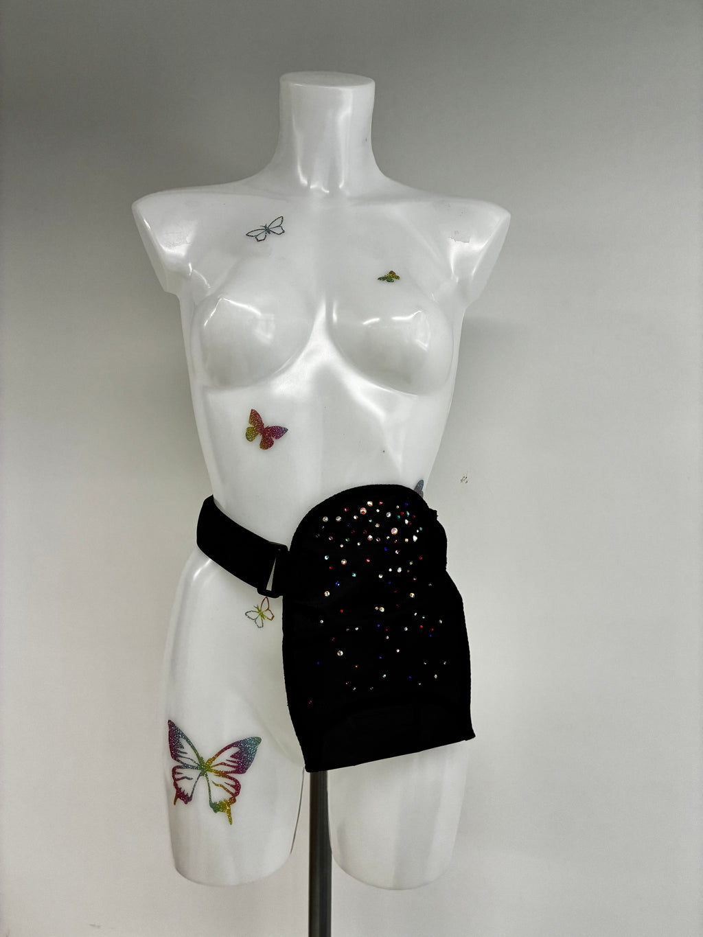 Stoma bag cover with crystals.