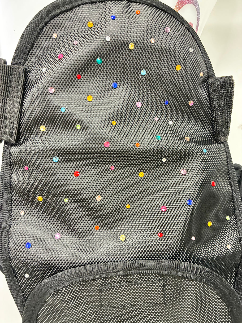 Stoma bag cover with crystals