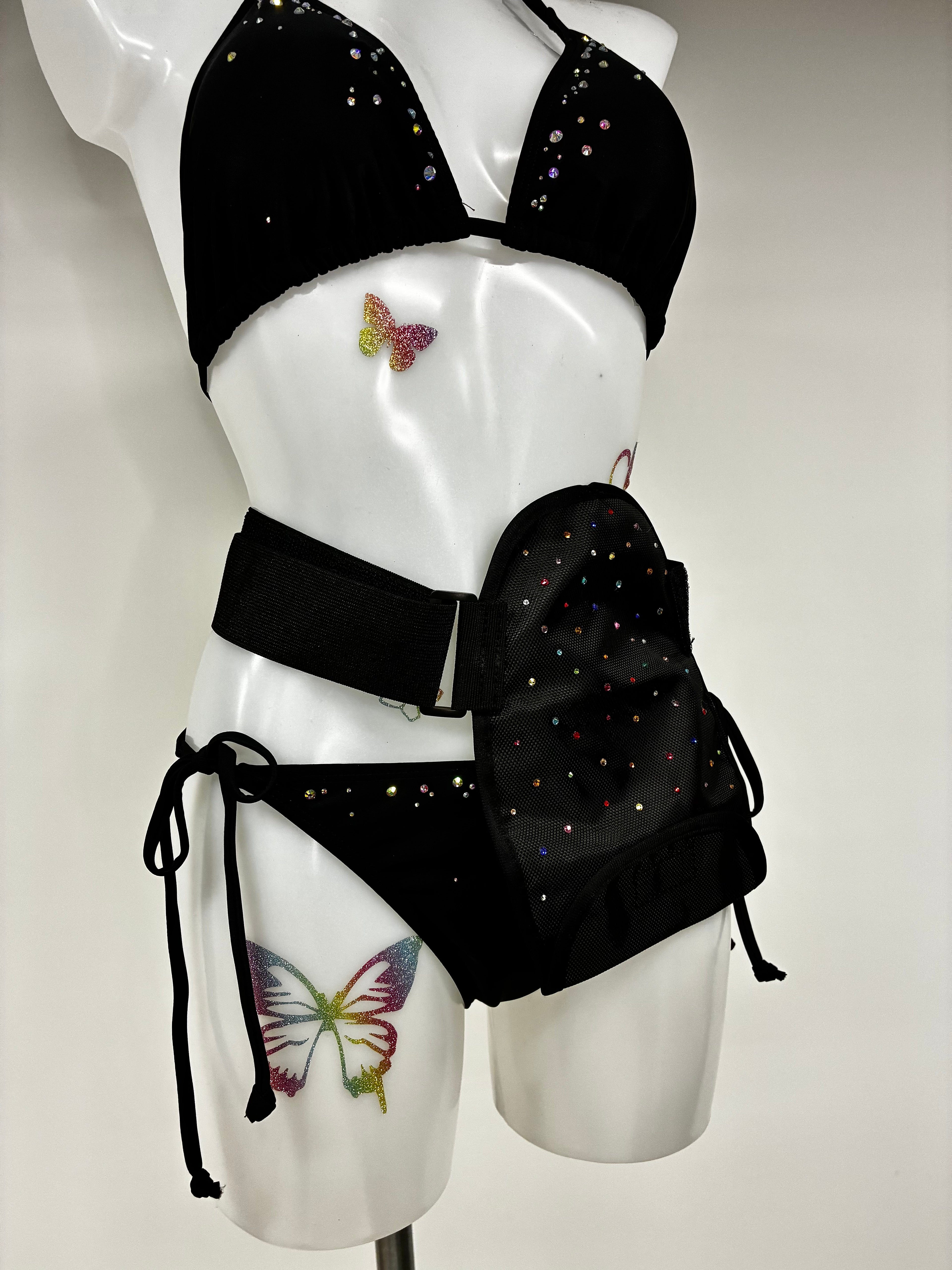 Stoma bag cover with crystals
