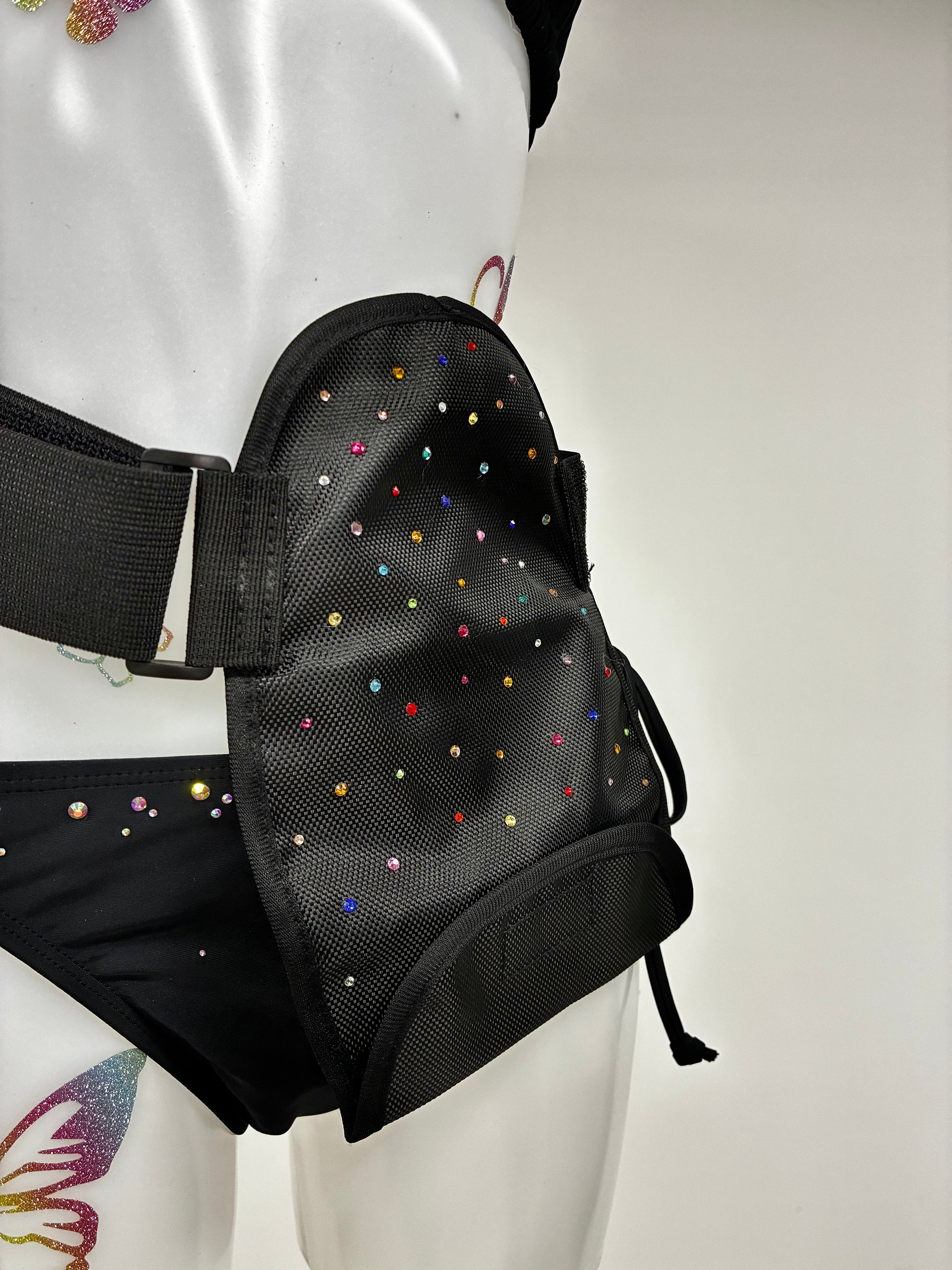 Stoma bag cover with crystals