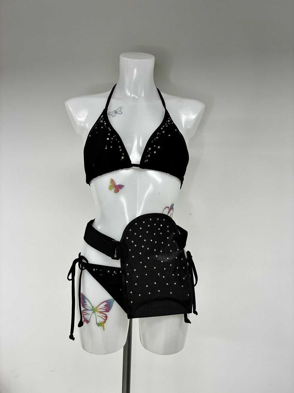 Stoma bag cover with crystals.
